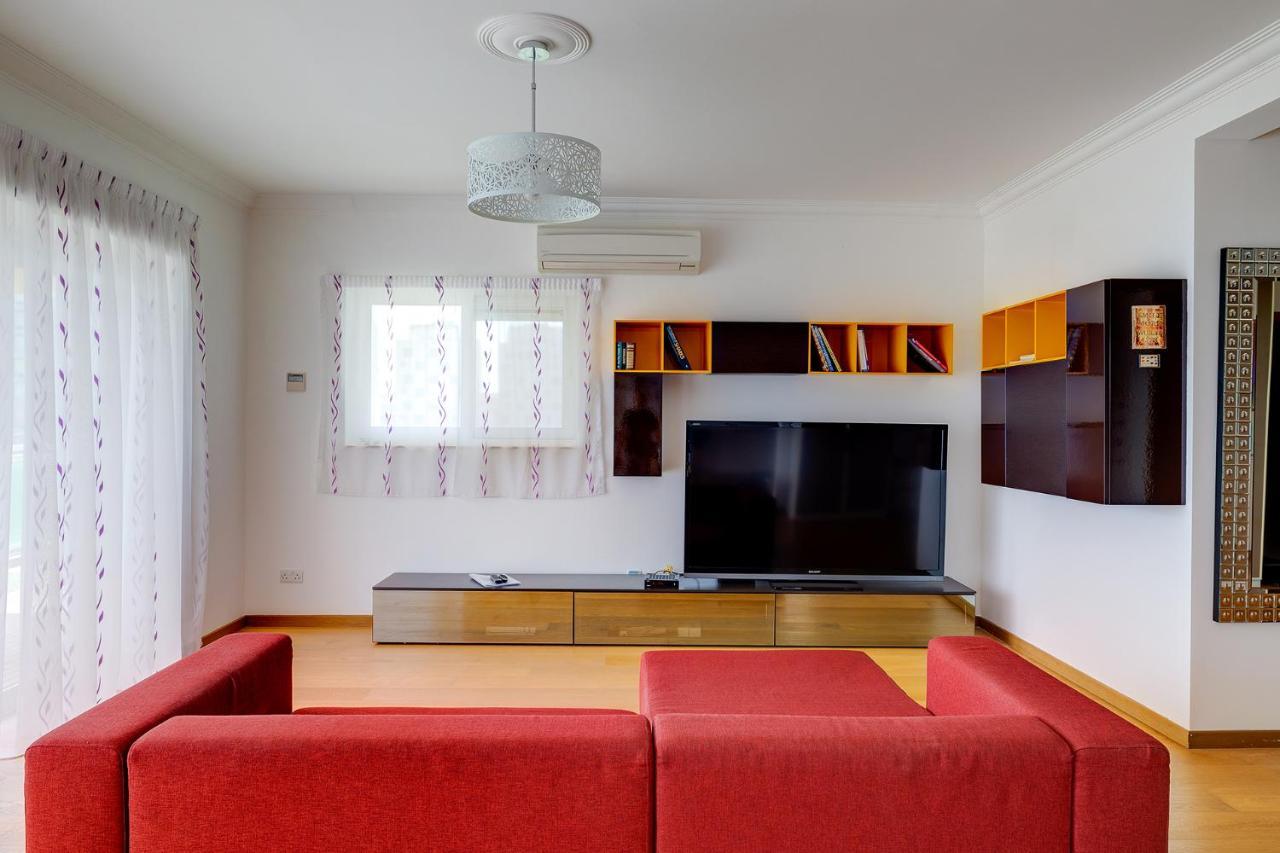 Seafront Apartment In Sliema With Pool, Upmarket Complex Bagian luar foto