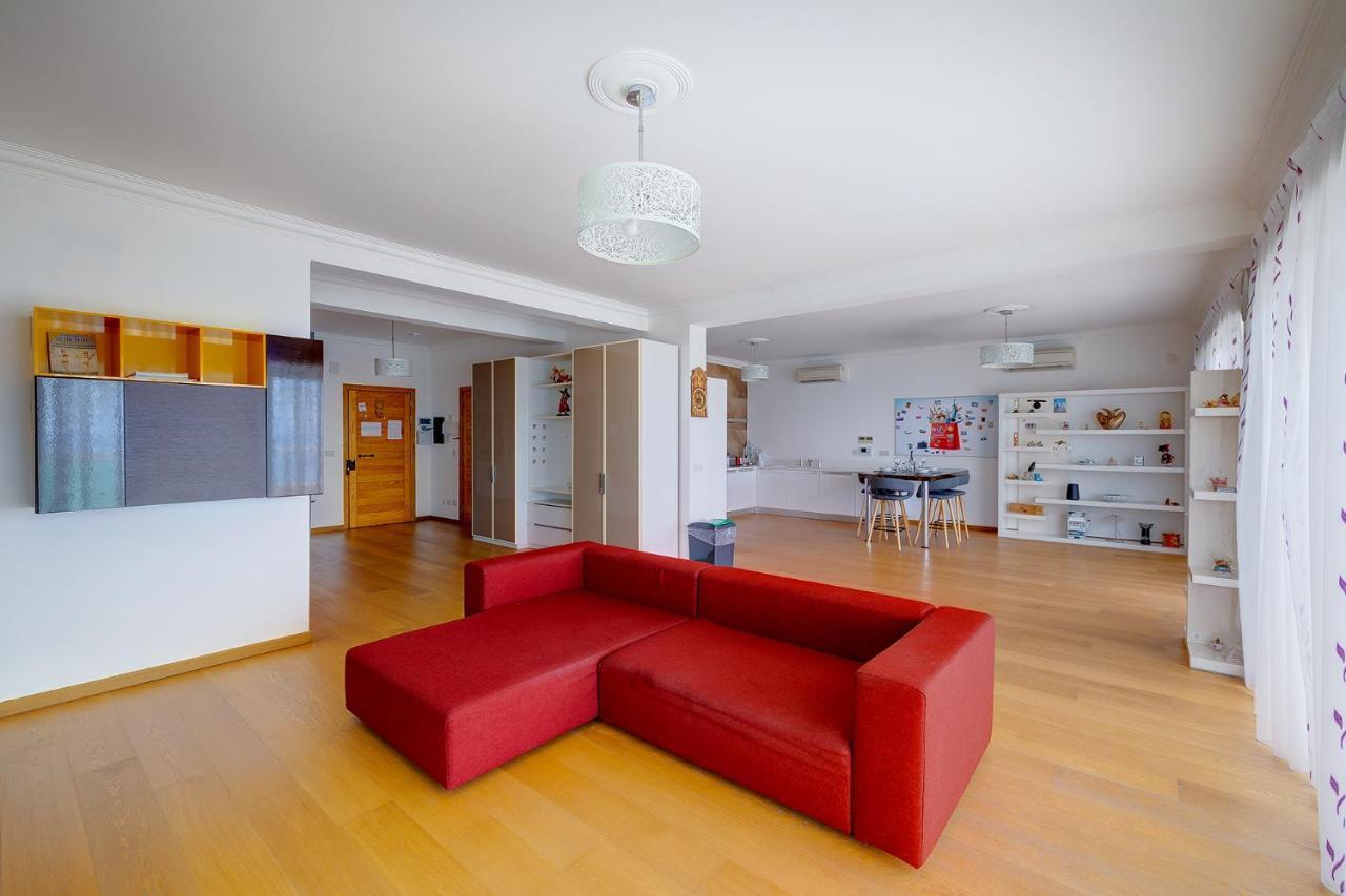 Seafront Apartment In Sliema With Pool, Upmarket Complex Bagian luar foto