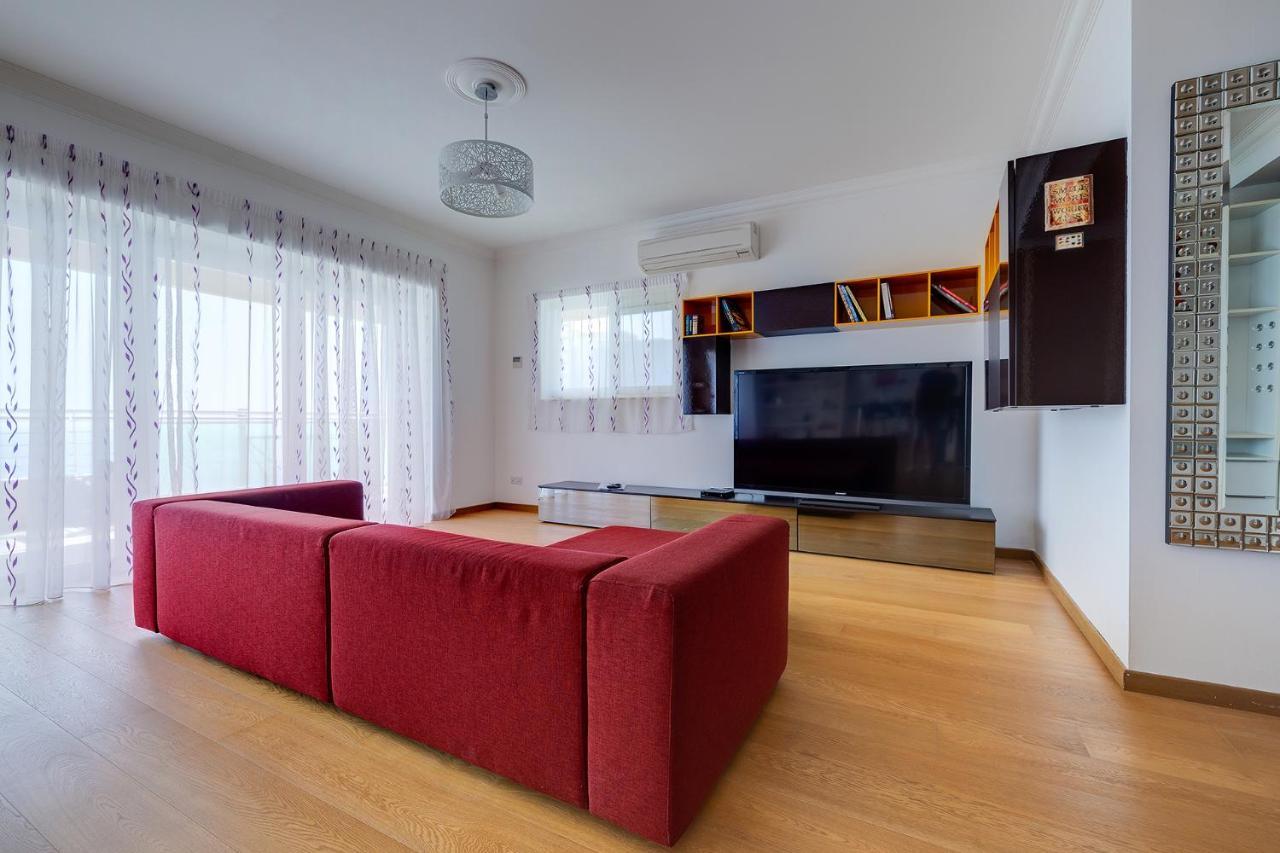 Seafront Apartment In Sliema With Pool, Upmarket Complex Bagian luar foto