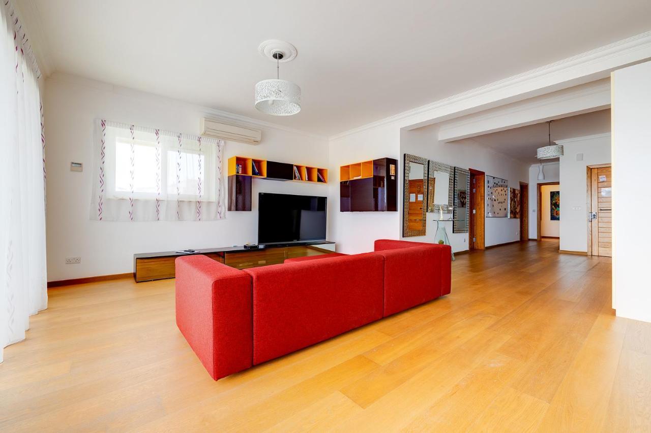 Seafront Apartment In Sliema With Pool, Upmarket Complex Bagian luar foto