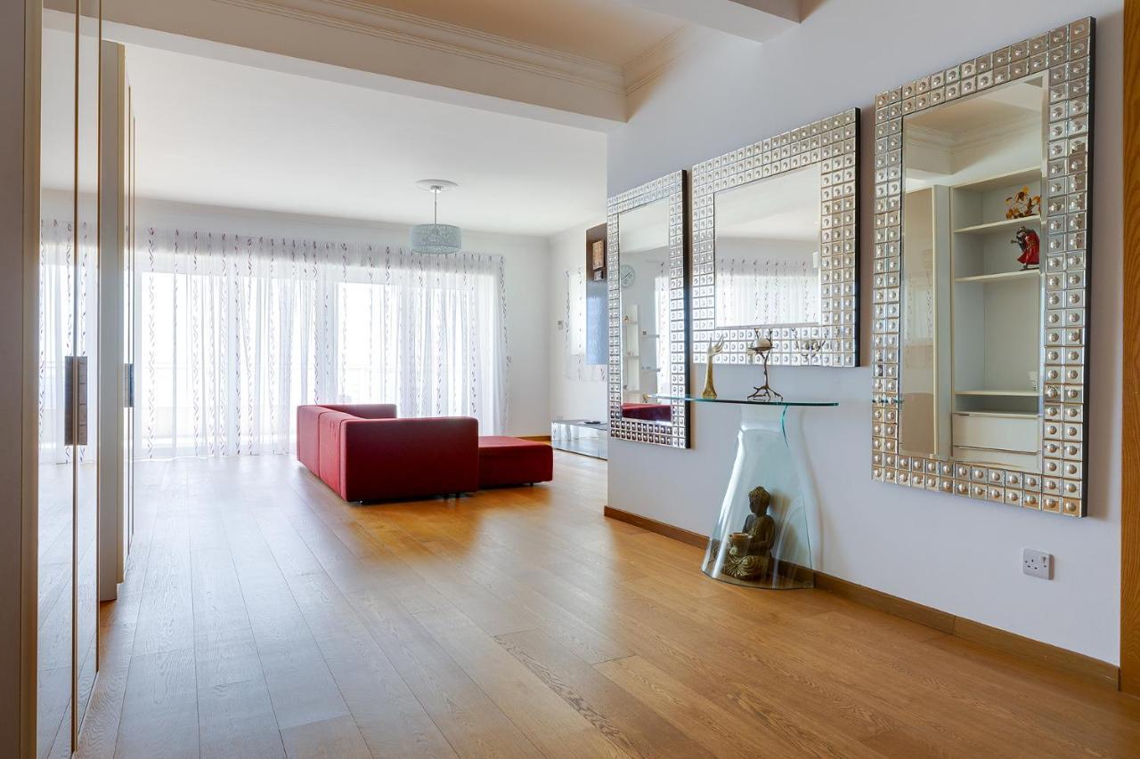 Seafront Apartment In Sliema With Pool, Upmarket Complex Bagian luar foto