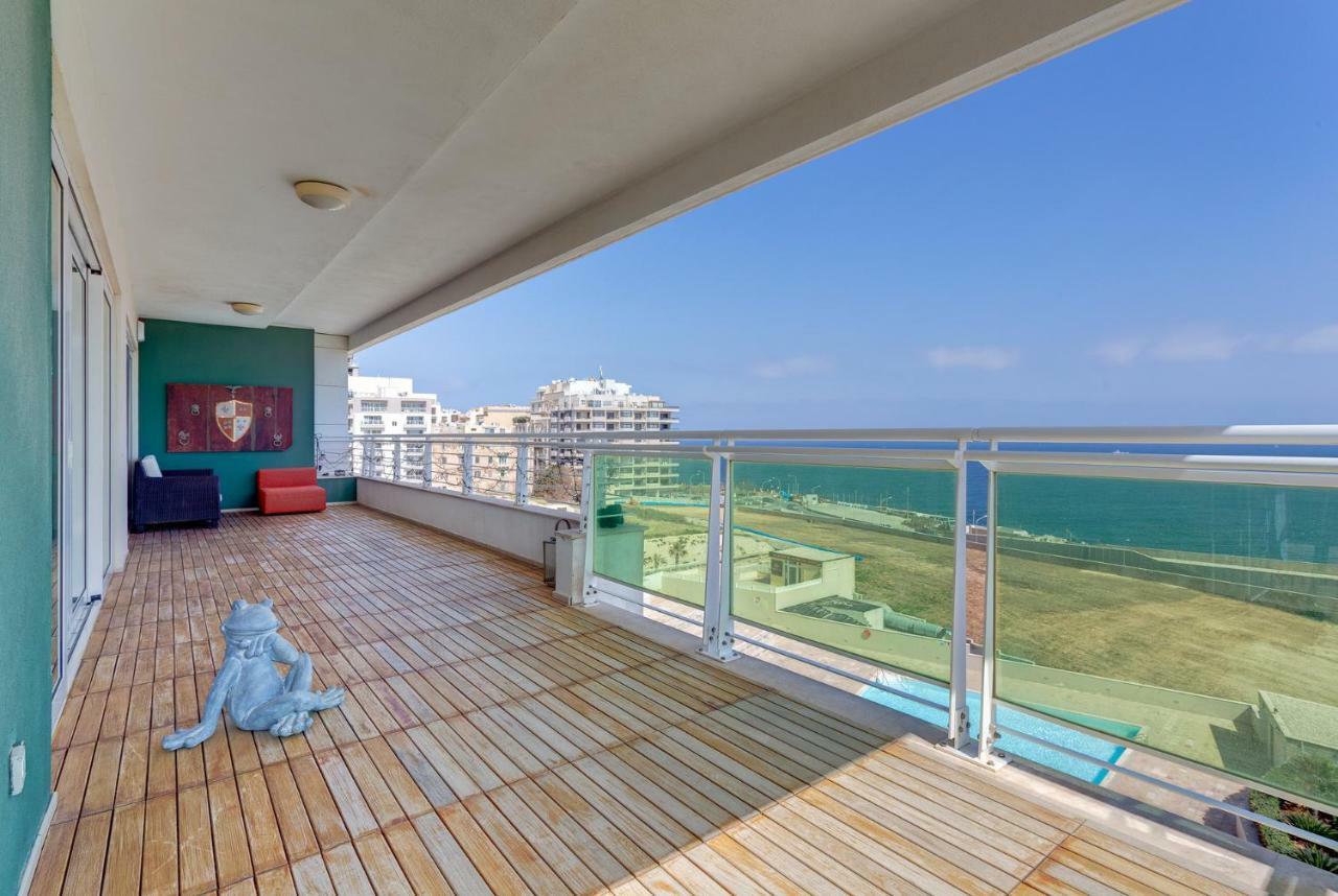 Seafront Apartment In Sliema With Pool, Upmarket Complex Bagian luar foto
