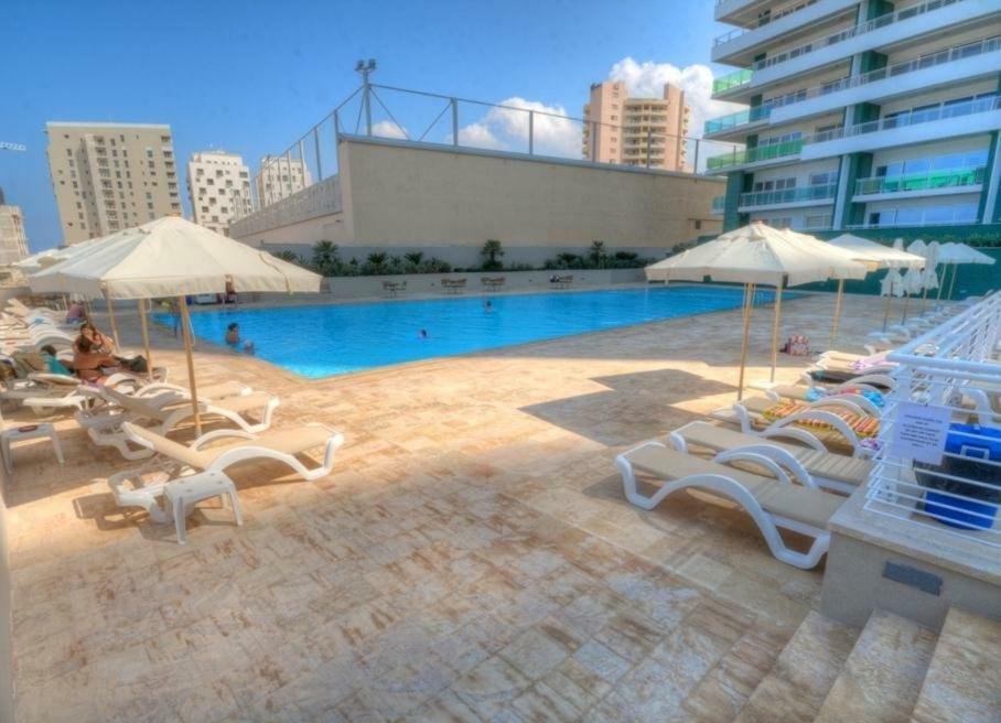 Seafront Apartment In Sliema With Pool, Upmarket Complex Bagian luar foto