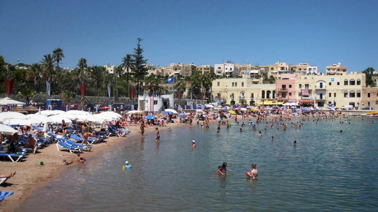 Seafront Apartment In Sliema With Pool, Upmarket Complex Bagian luar foto