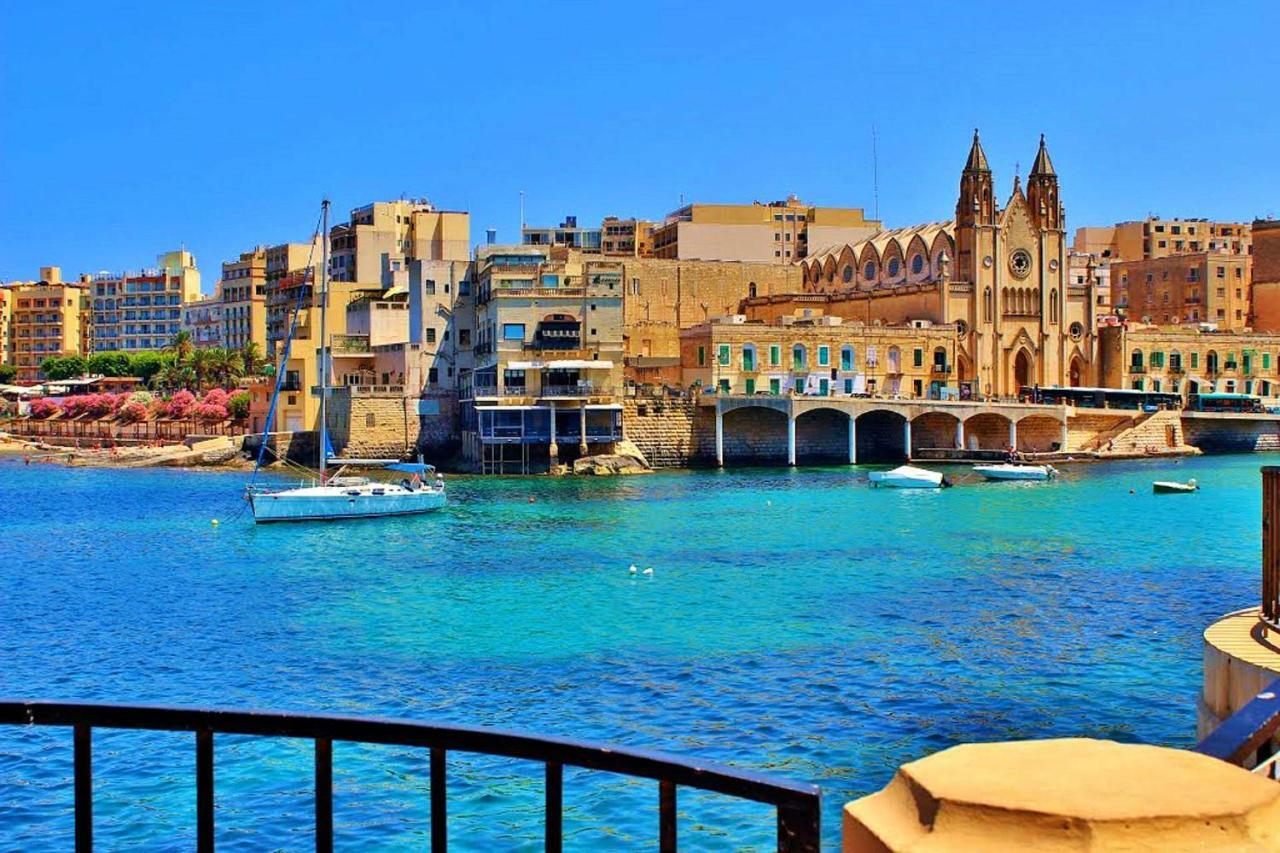 Seafront Apartment In Sliema With Pool, Upmarket Complex Bagian luar foto